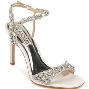 Badgley Mischka Galia Crystal ankle strap Soft White Evening shoe Women’s 9